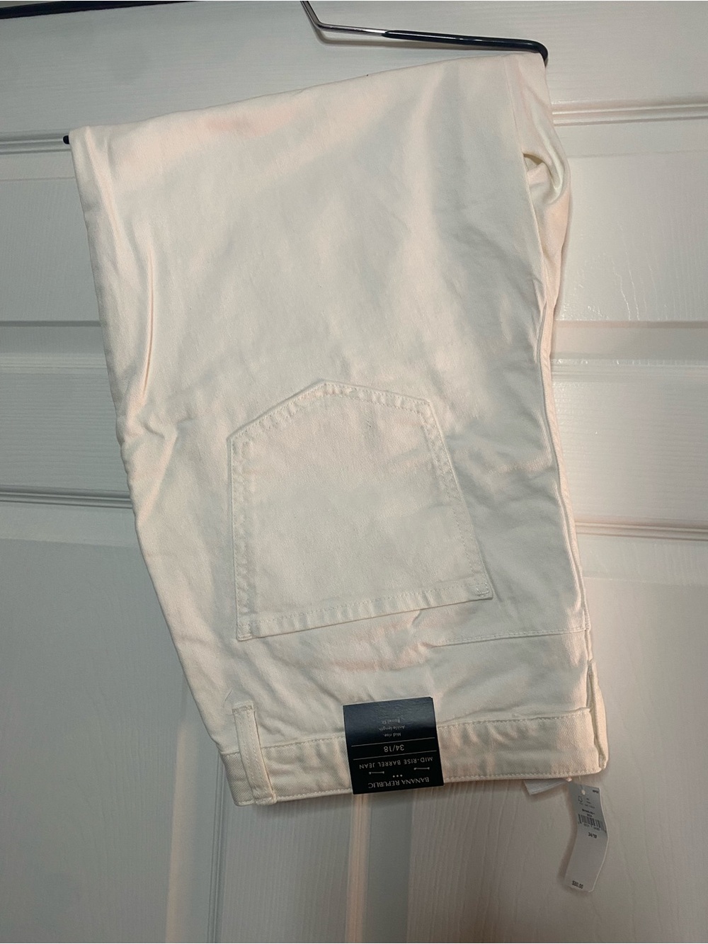 Banana Republic Off-White Mid-Rise Barrel Jeans